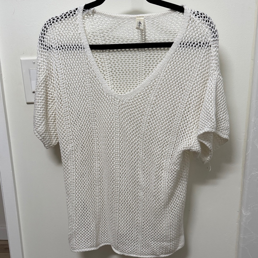 Chic White Knit Women's Top